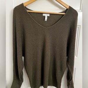 Olive green Leith from Nordstrom v neck knit sweater w/dolman sleeves, size M